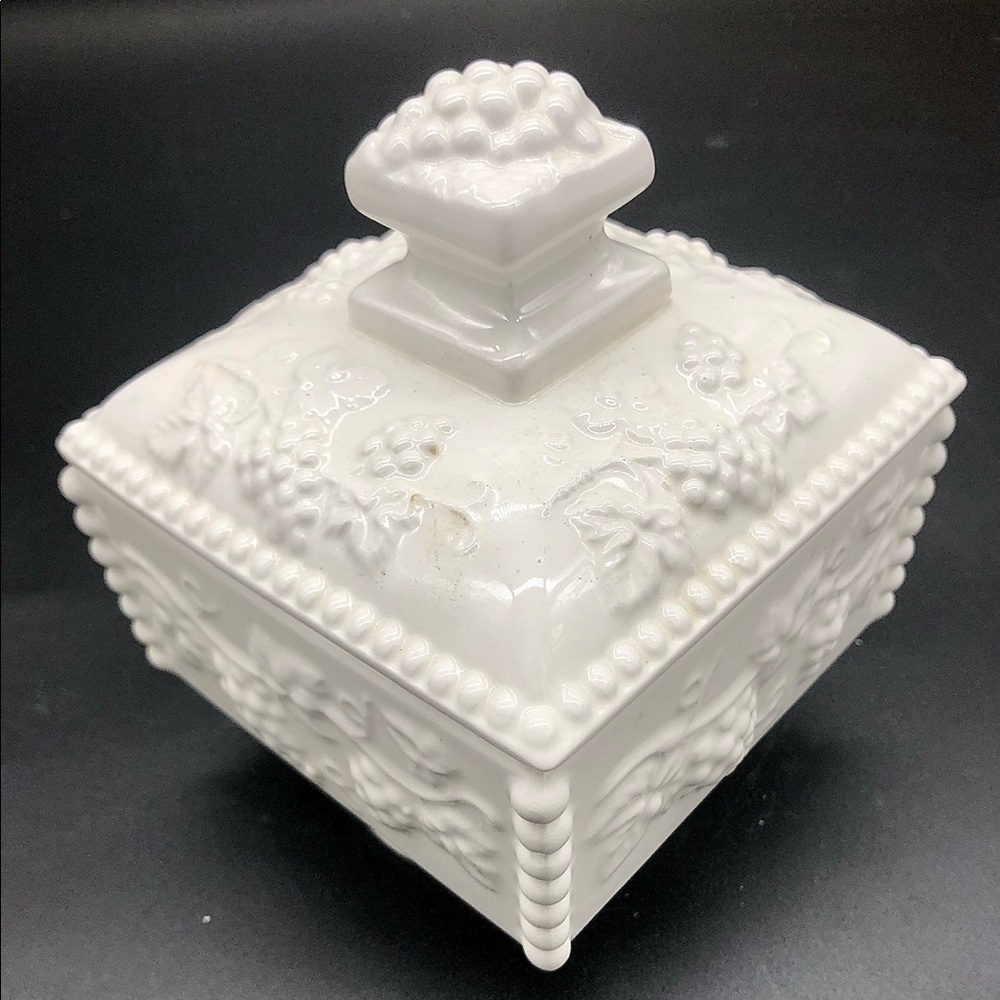 🌸Vintage square trinket box🌸